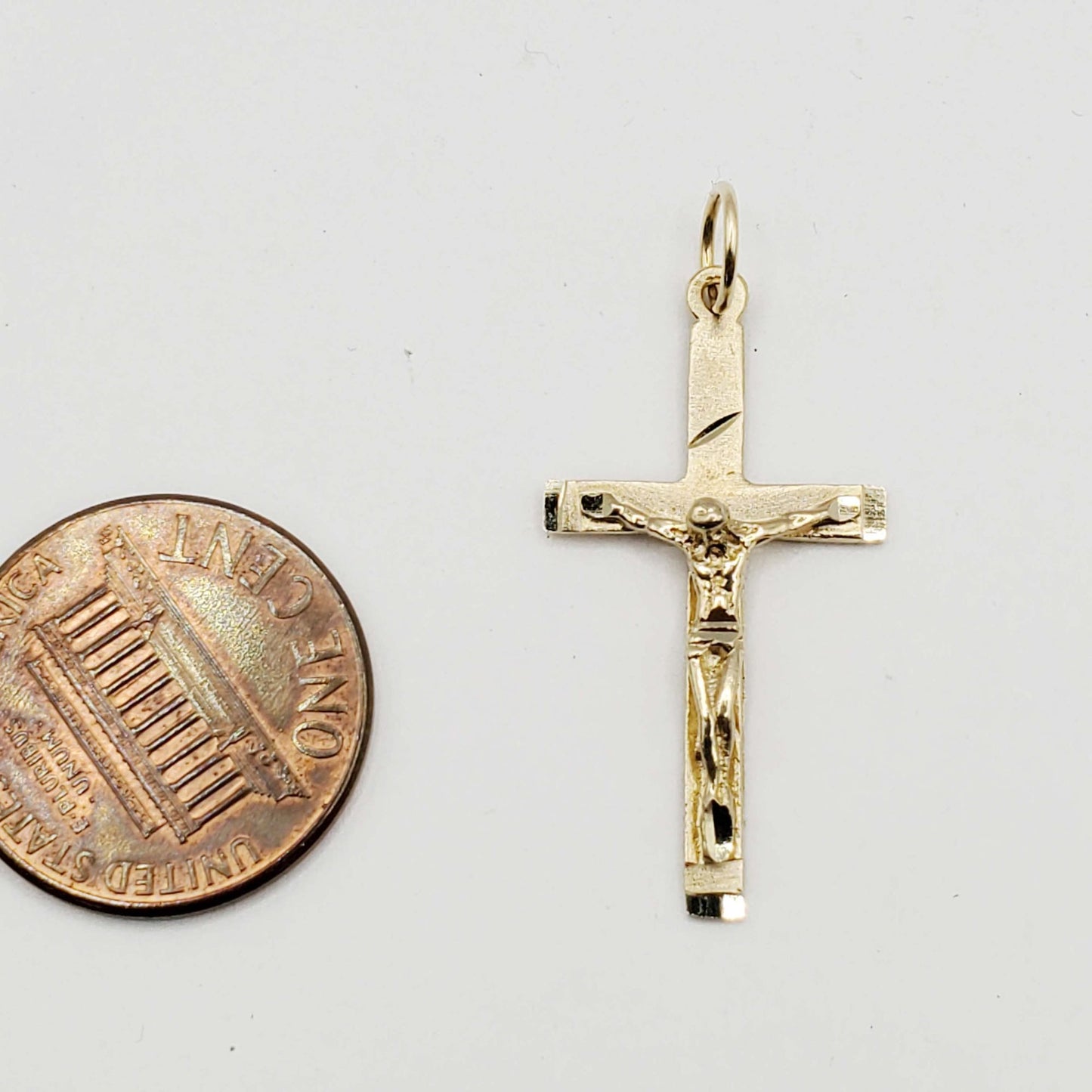 Religious Crucifix Cross Pendant 14k Gold 1.4 Grams