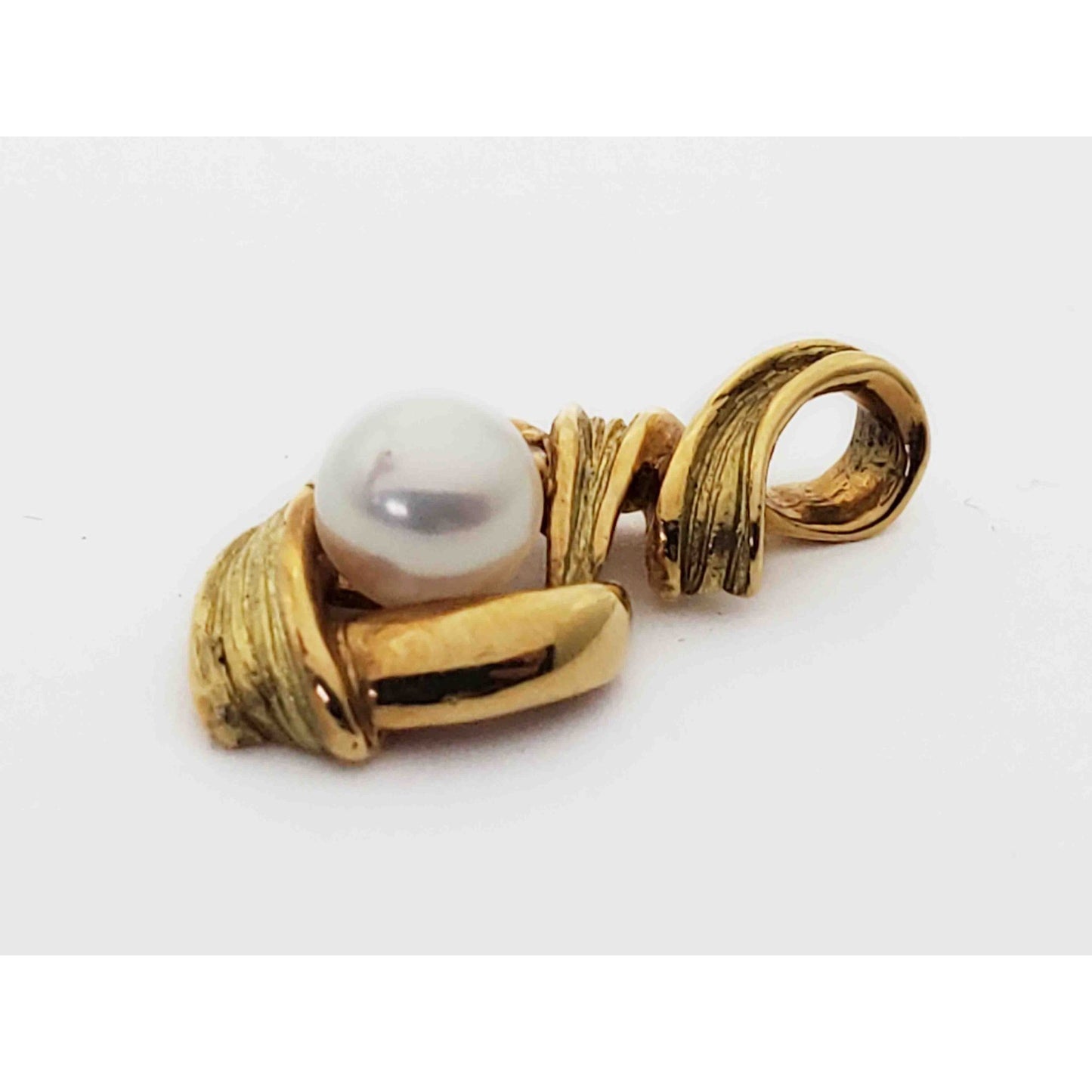 6mm Cultured Pearl & Natural Diamond Accent Ribbon Style Pendant 18k Gold