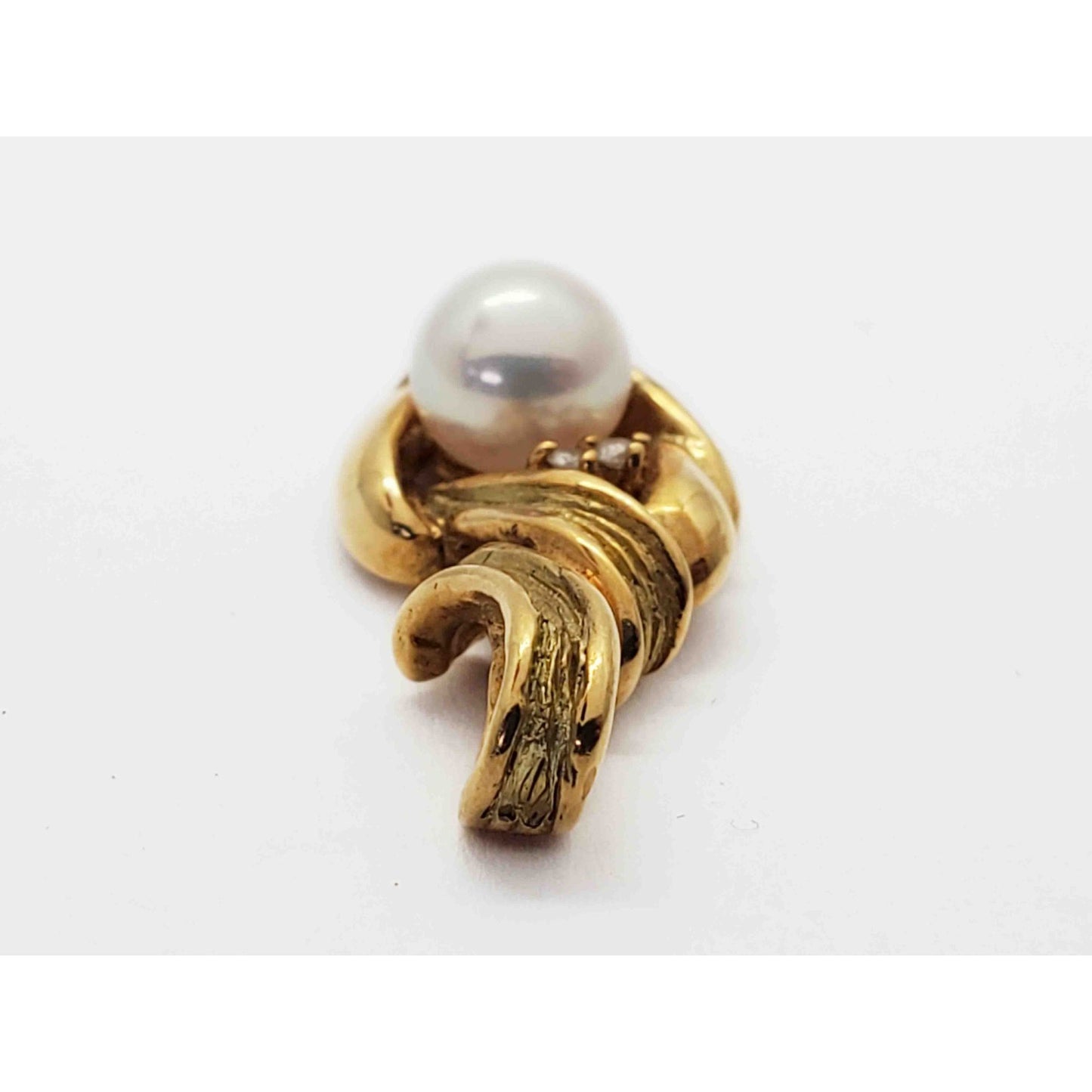 6mm Cultured Pearl & Natural Diamond Accent Ribbon Style Pendant 18k Gold
