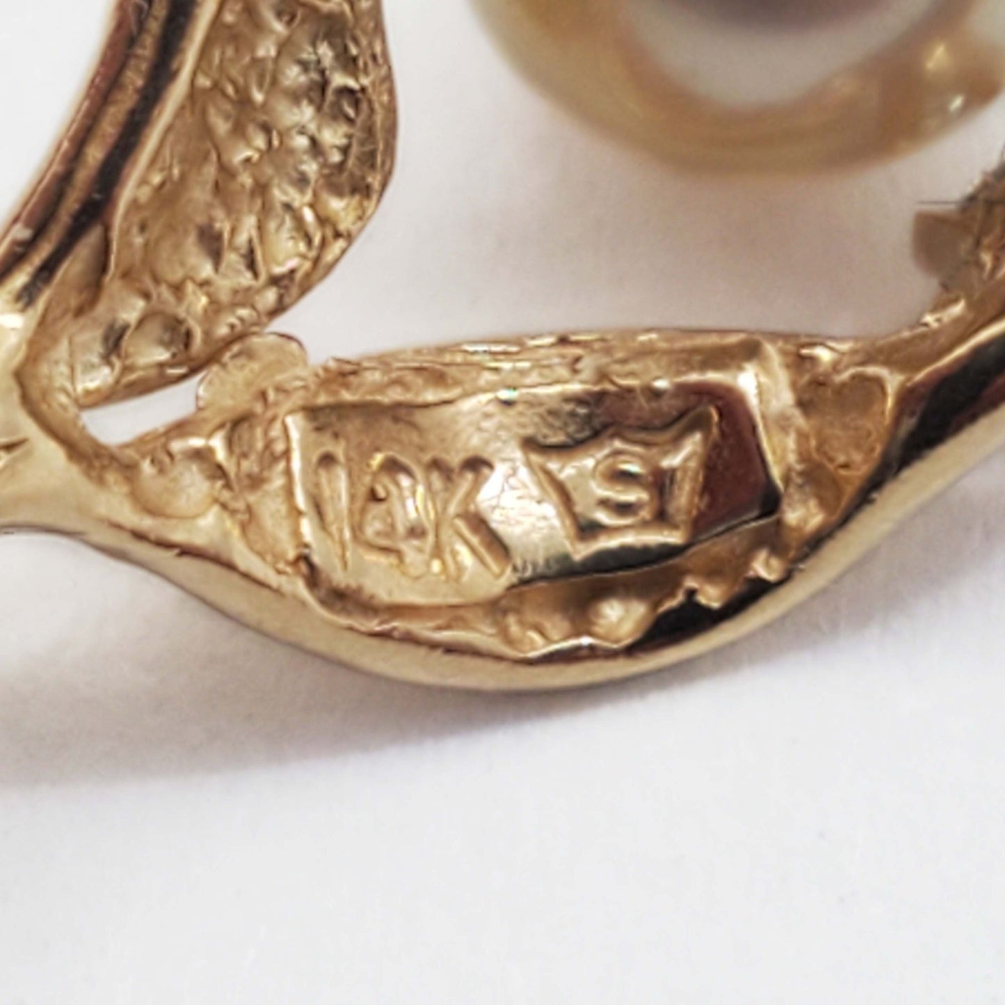 Sultan Na Hoku 6mm Akoya Pearl Leaves Motif Pendant 14k Gold