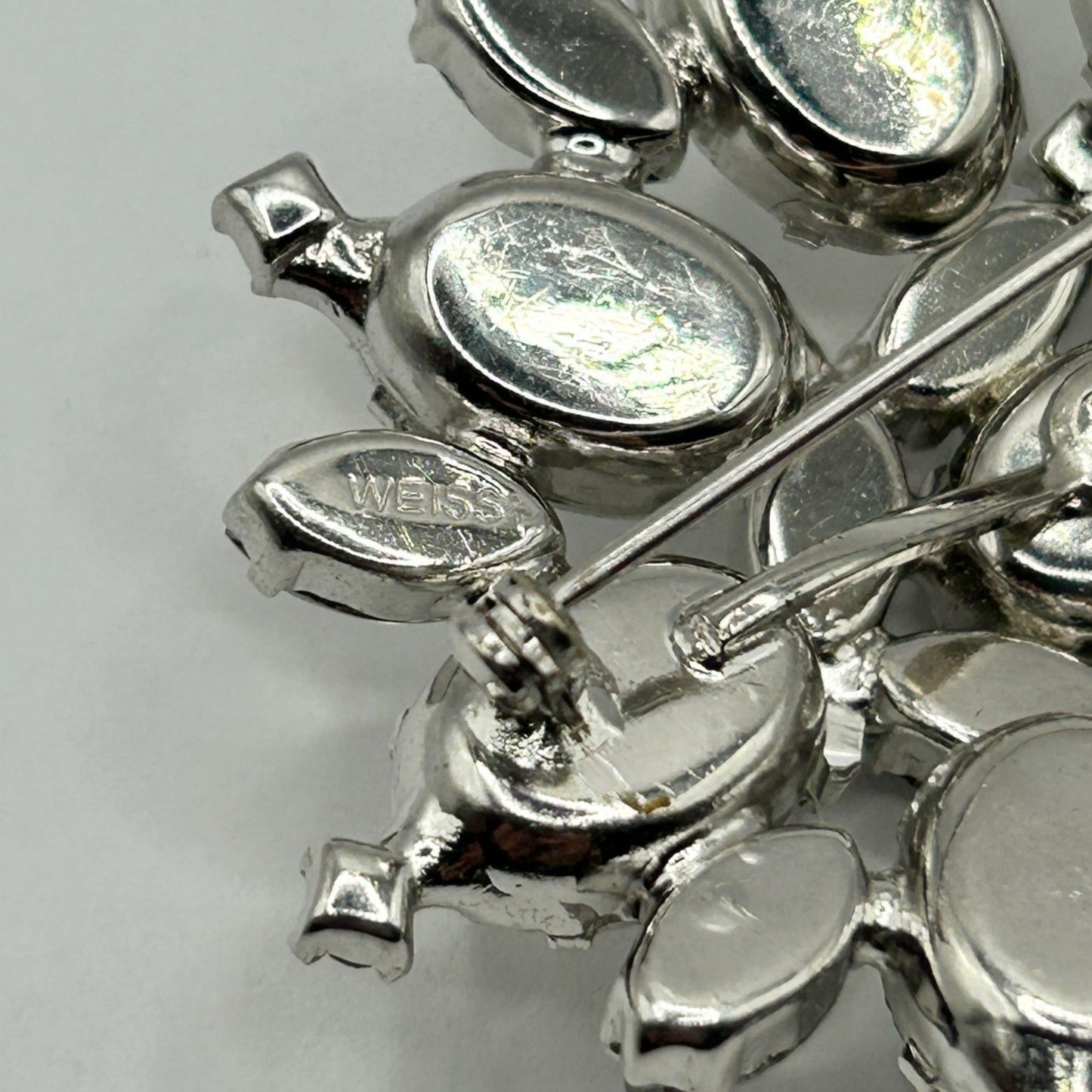 Vintage Weiss Rhinestone Brooch Pin