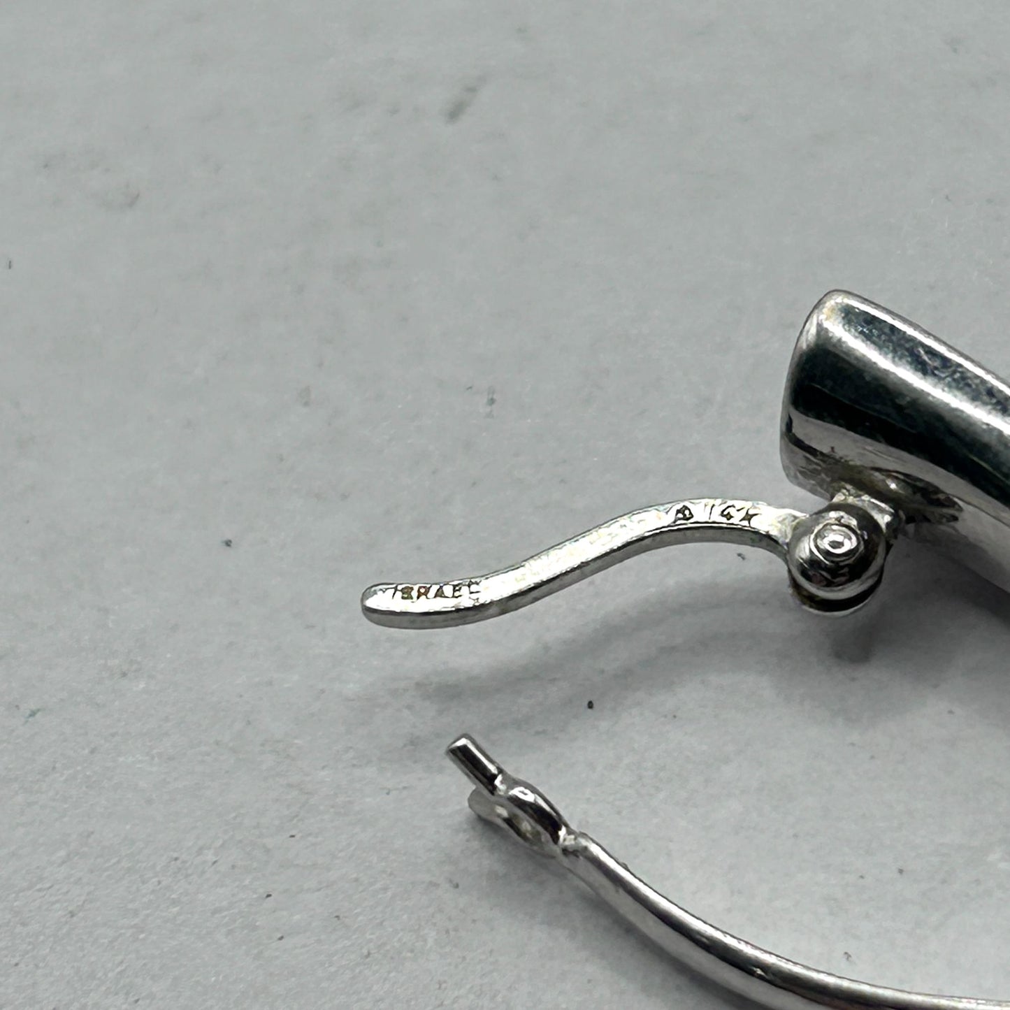 14k White Gold Tapered Concave V-Hoop Latch Back Earrings