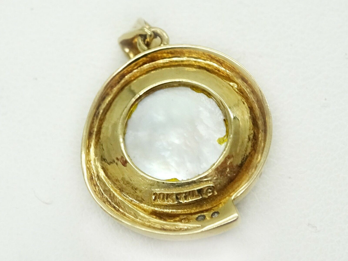 Round Mabe Pearl Cabochon Pendant Charm 10k 2-Tone Gold