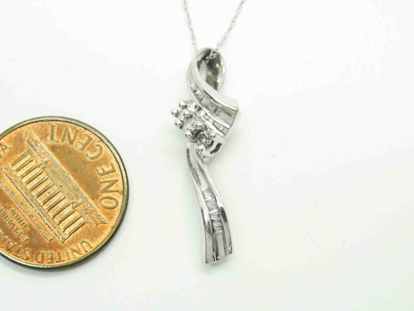 0.20ct tw Diamond Twist Ribbon Design Pendant Necklace 10k White Gold