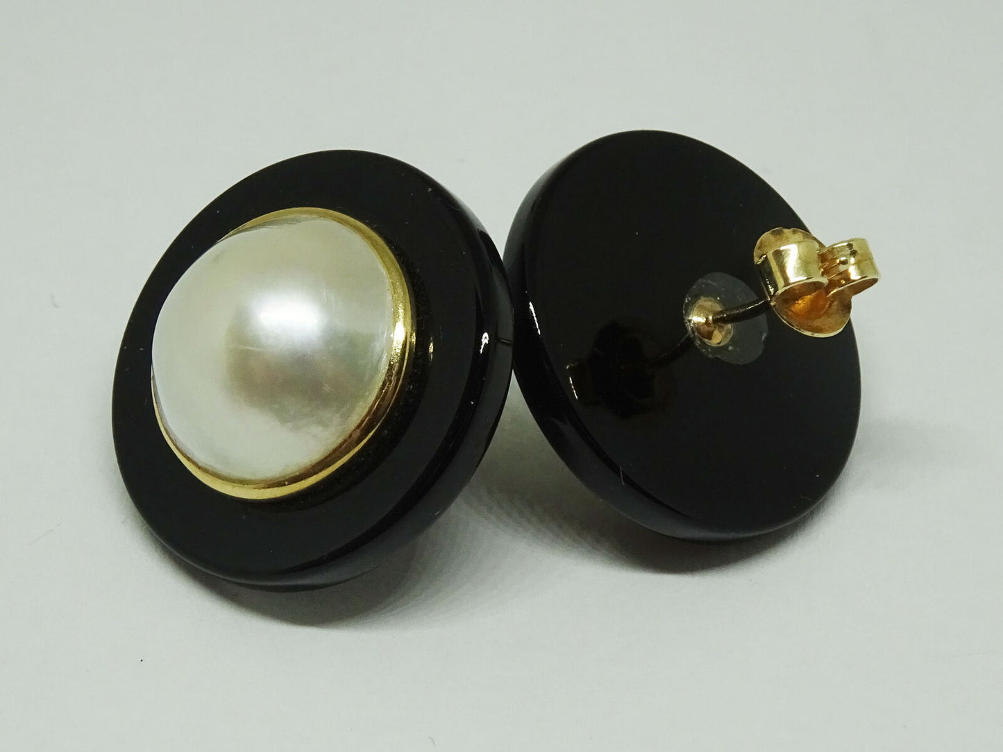 Mabe Pearl Cabochon & Black Onyx Disk Stud Earrings 14k