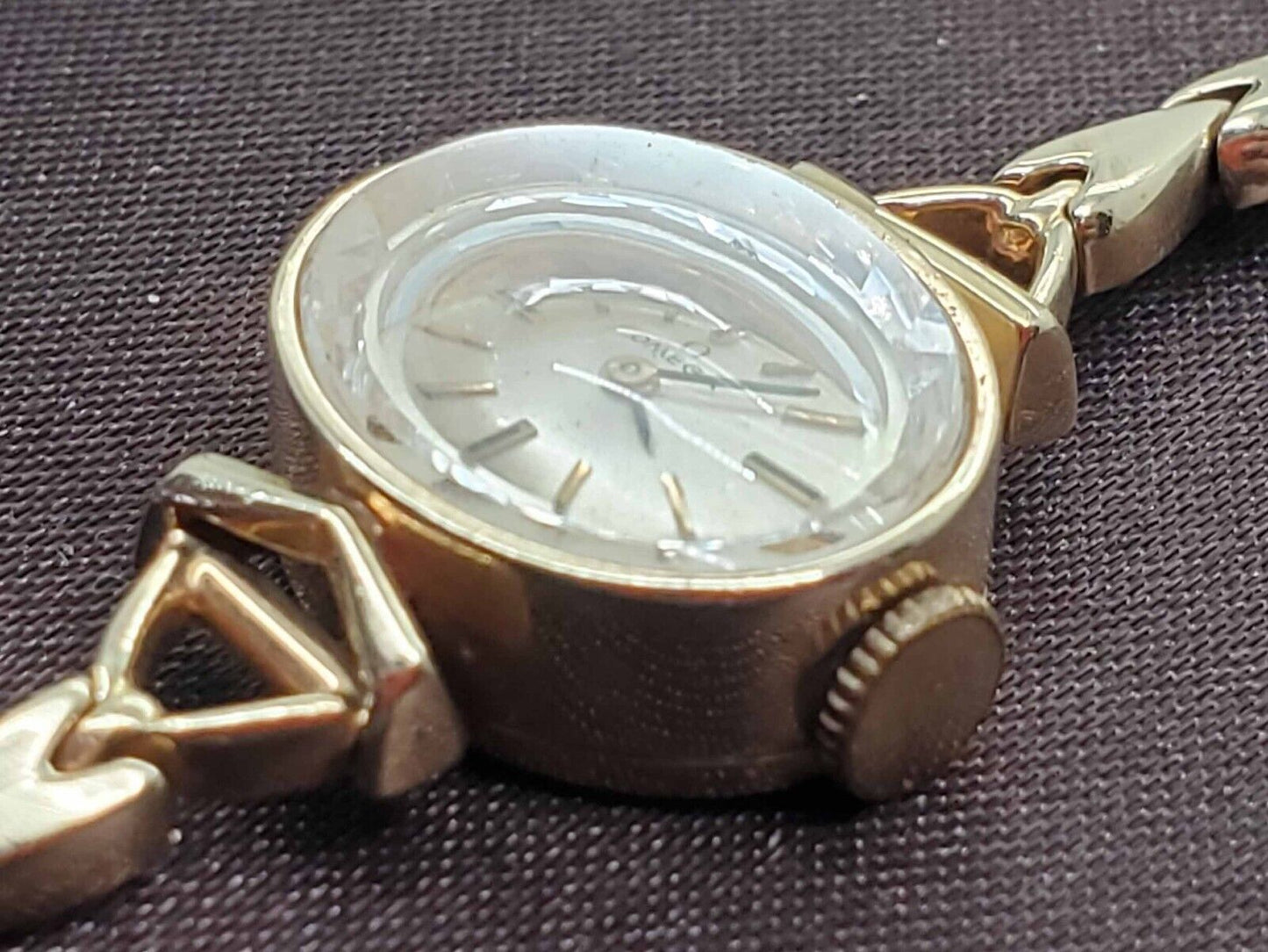 Estate Ladies Omega Side Oval Watch 14k Yellow Gold
