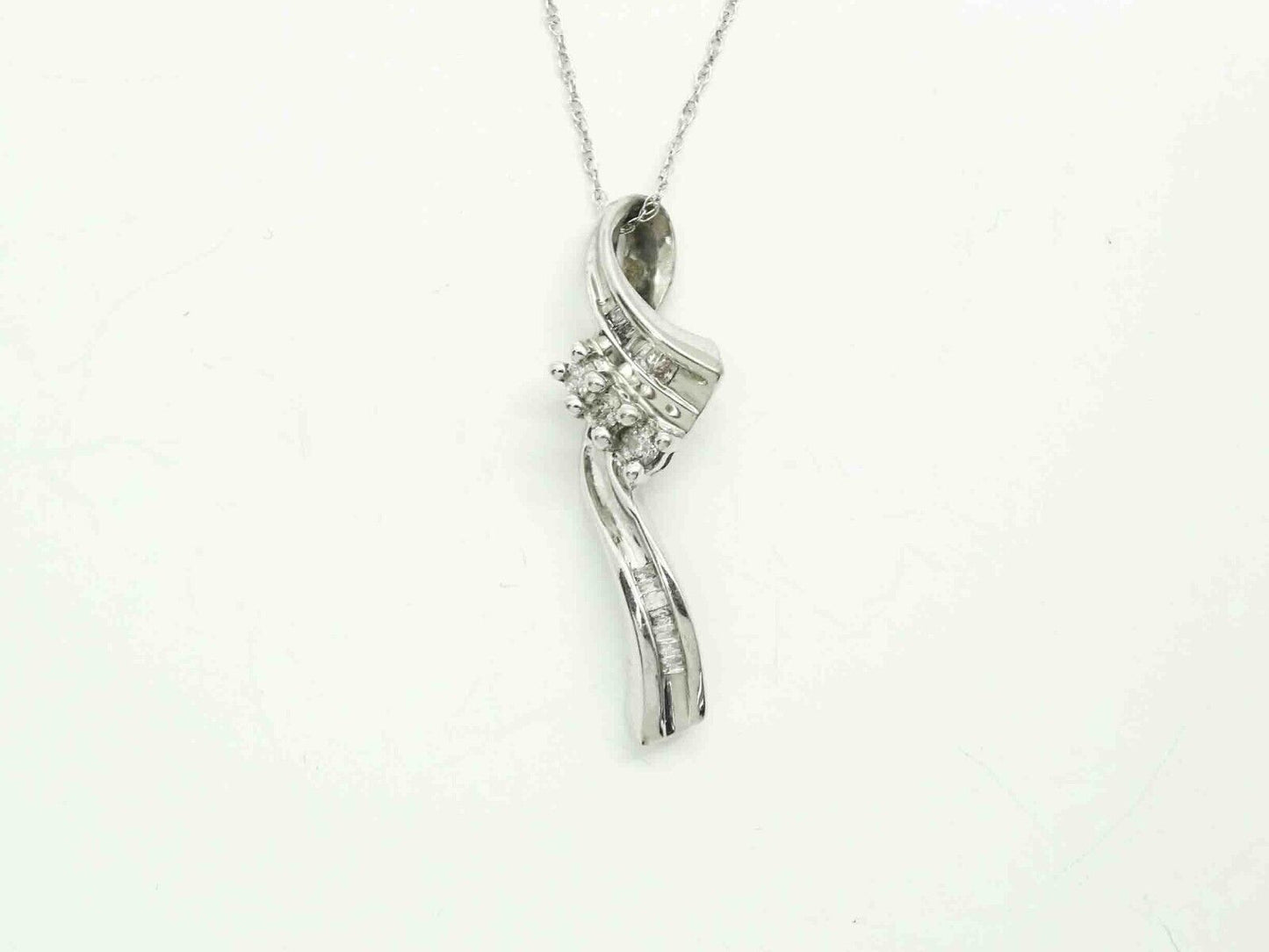 0.20ct tw Diamond Twist Ribbon Design Pendant Necklace 10k White Gold