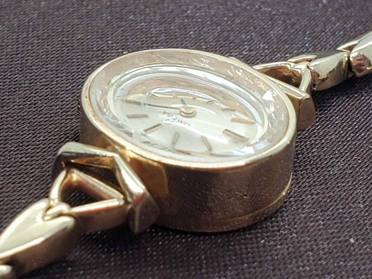 Estate Ladies Omega Side Oval Watch 14k Yellow Gold
