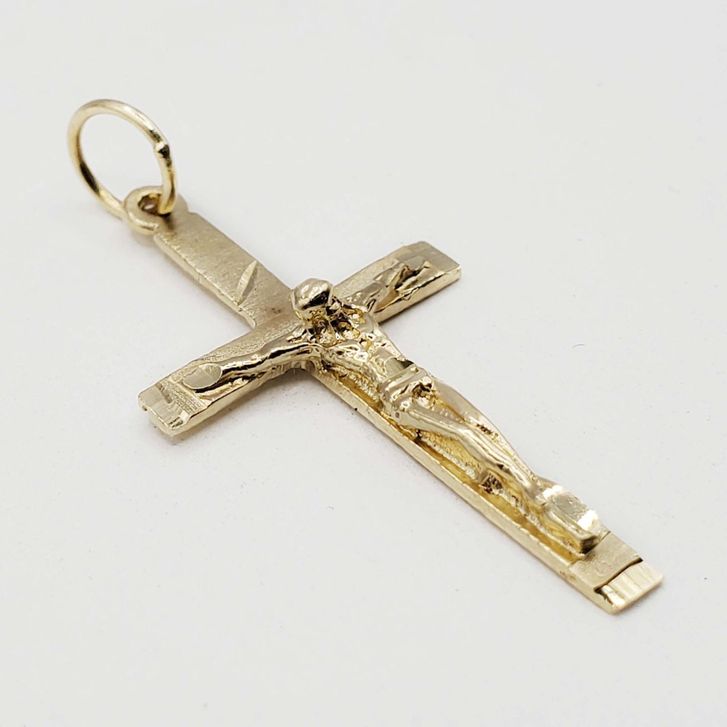 Religious Crucifix Cross Pendant 14k Gold 1.4 Grams