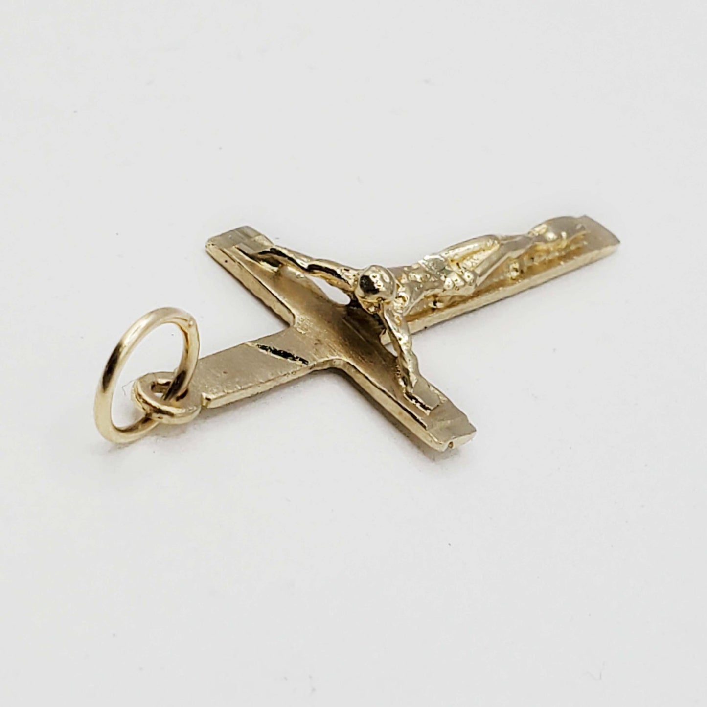 Religious Crucifix Cross Pendant 14k Gold 1.4 Grams