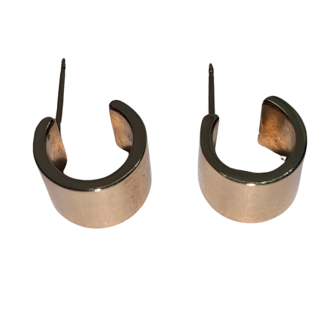 14k Small C-Shaped earrings