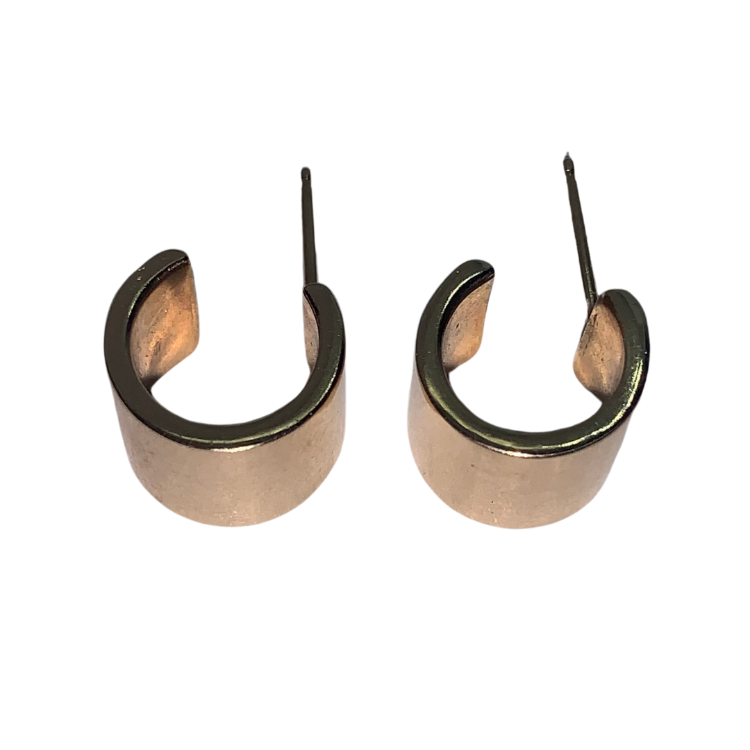 14k Small C-Shaped earrings