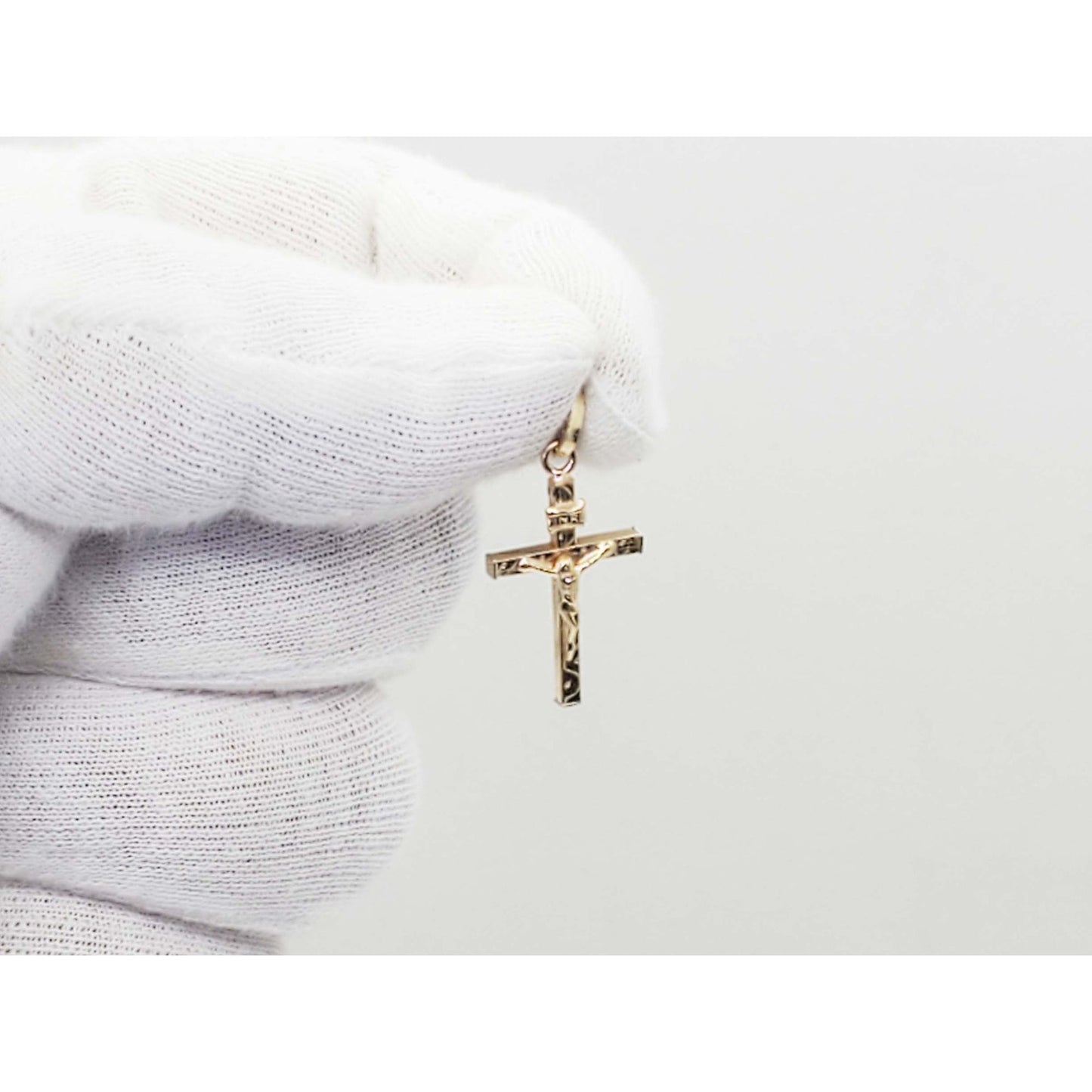 Dia-Cut Design Crucifix Cross Charm Pendant 18k Gold