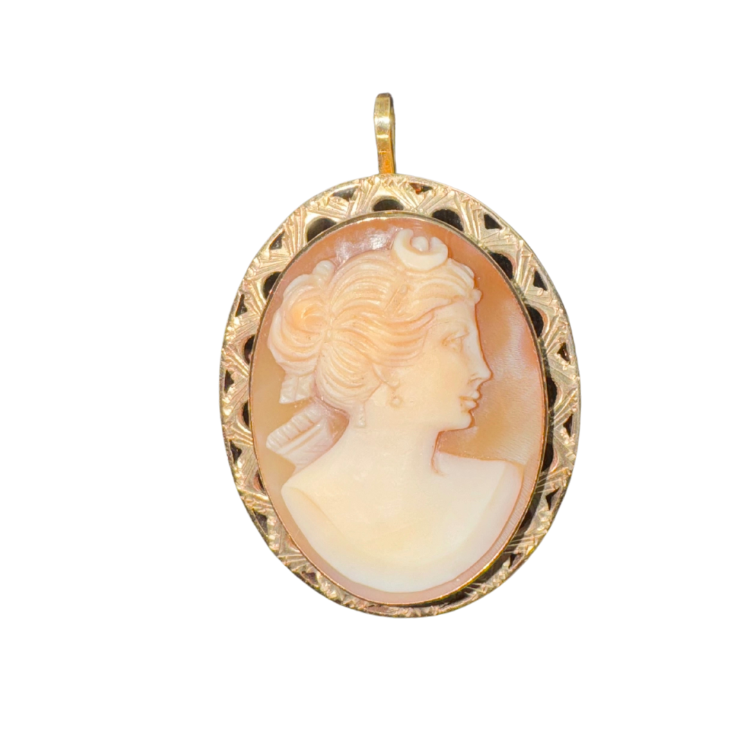 Vintage 18k Gold Hand carved Cameo Pin Pendant Frame