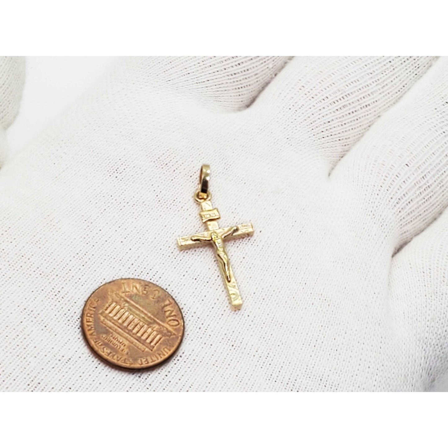 Dia-Cut Design Crucifix Cross Charm Pendant 18k Gold