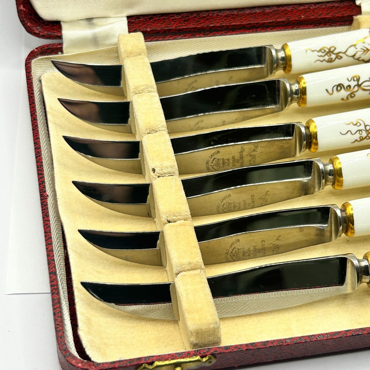 Royal Crown Derby Gold Porcelain Victorian Grape Vines Pattern 6 Knife Set CIB