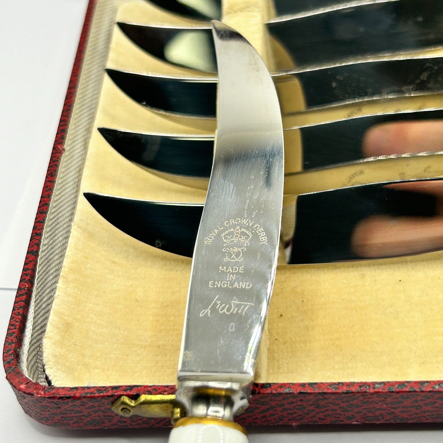 Royal Crown Derby Gold Porcelain Victorian Grape Vines Pattern 6 Knife Set CIB