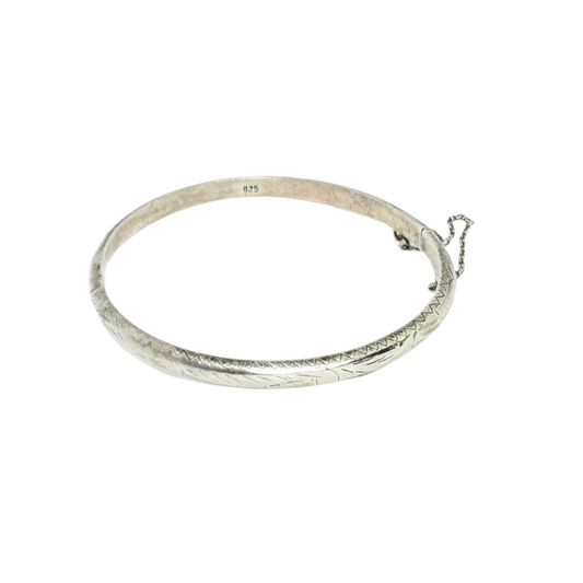 SS Etched Bangle with Chain Clasp