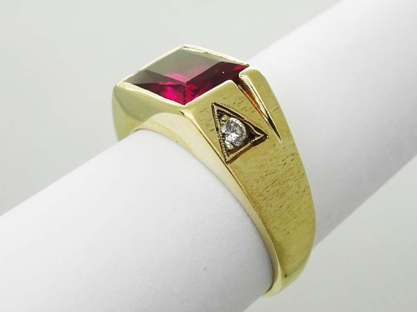 Em-Cut Red Glass & Natural Diamond Ring 10k Gold Size 9.75