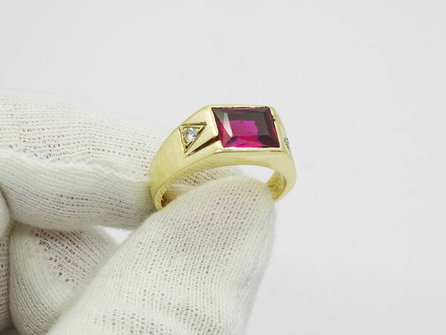 Em-Cut Red Glass & Natural Diamond Ring 10k Gold Size 9.75