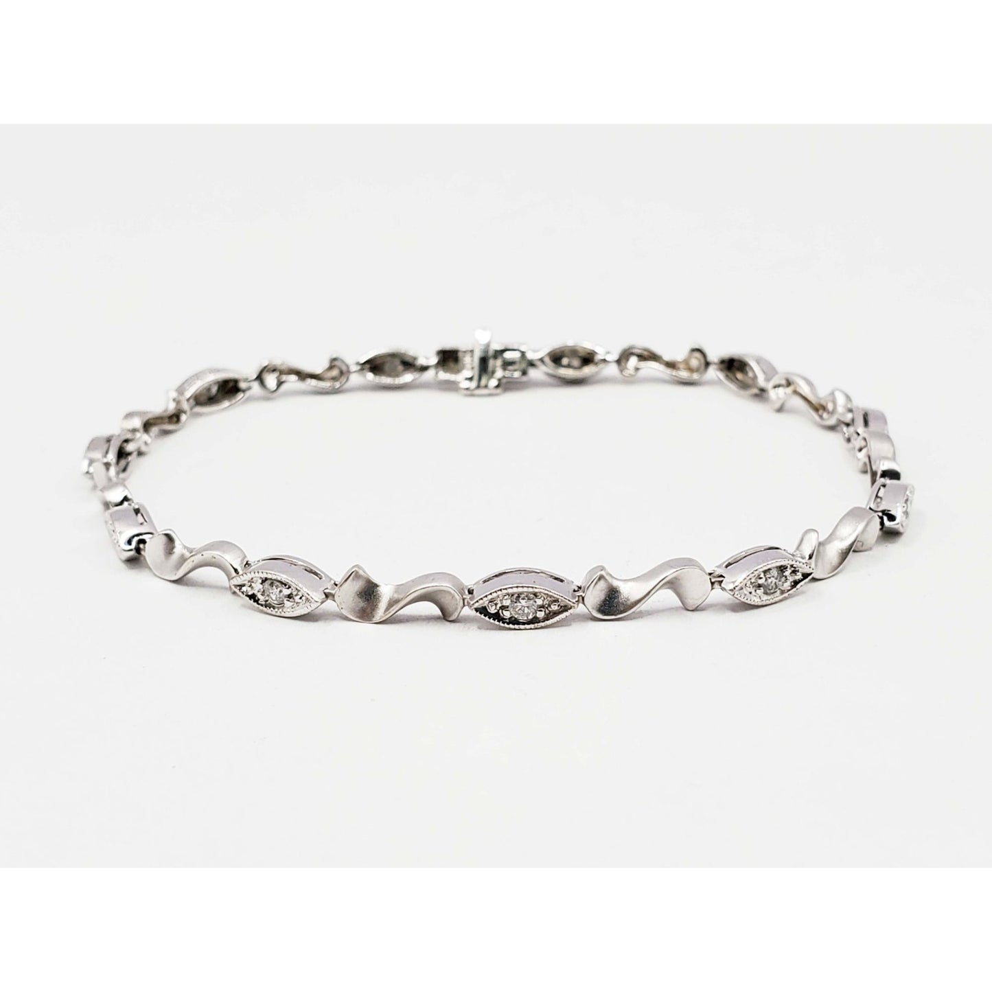 0.22 ctw Natural Diamond Station S Twist Tennis Bracelet 14k White Gold