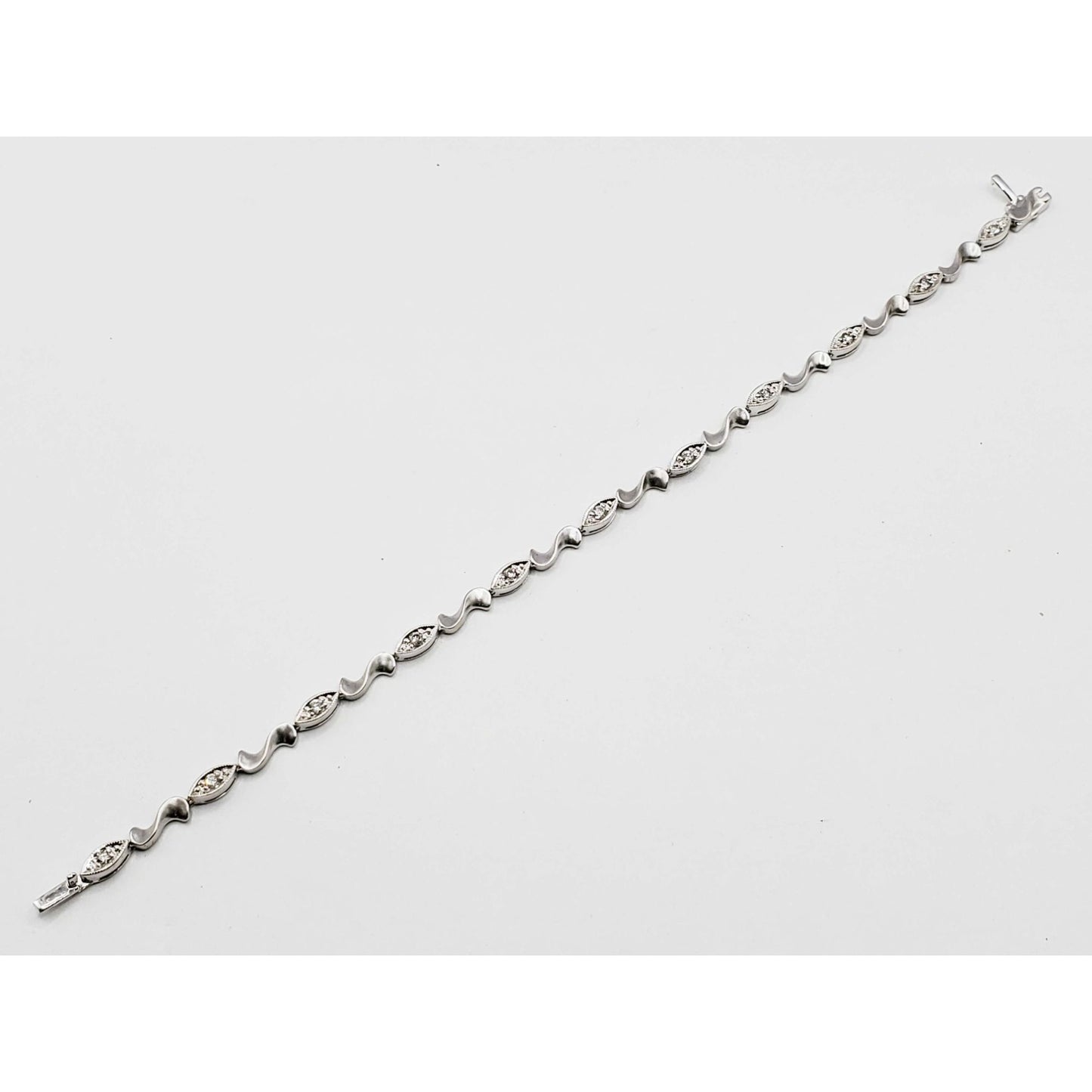 0.22 ctw Natural Diamond Station S Twist Tennis Bracelet 14k White Gold