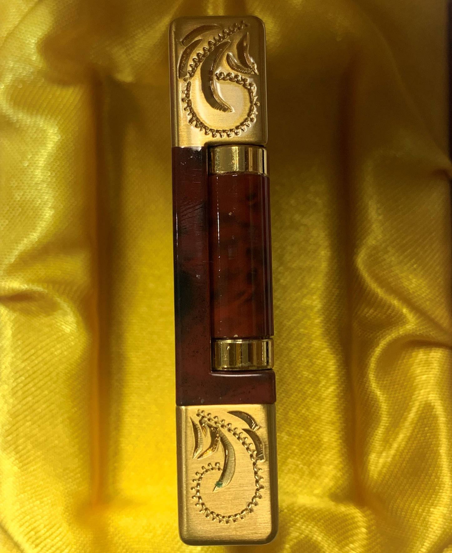 Rare Hi Point Red and Gold Arabesque Butane End Lighter