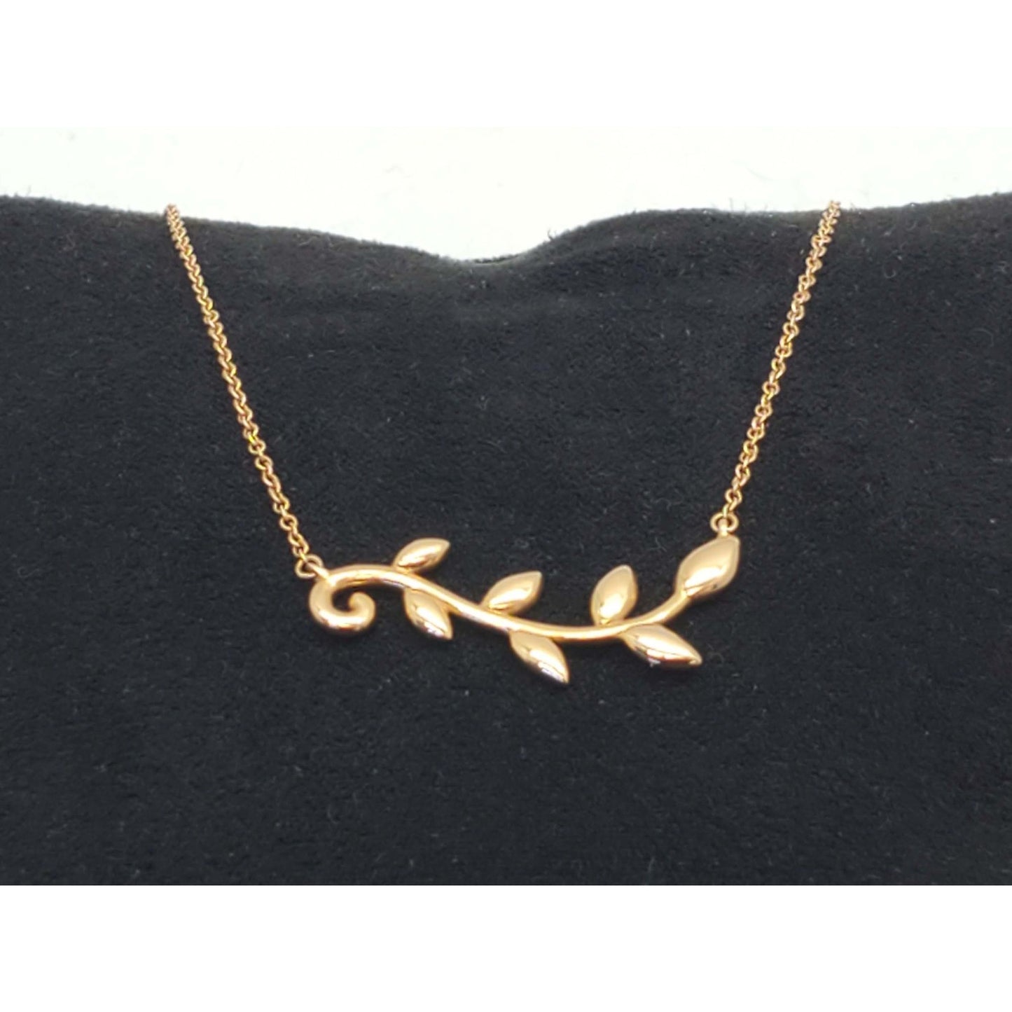 Tiffany & Co Paloma Picasso Designer Olive Leaf Vine Pendant Necklace 18k Gold