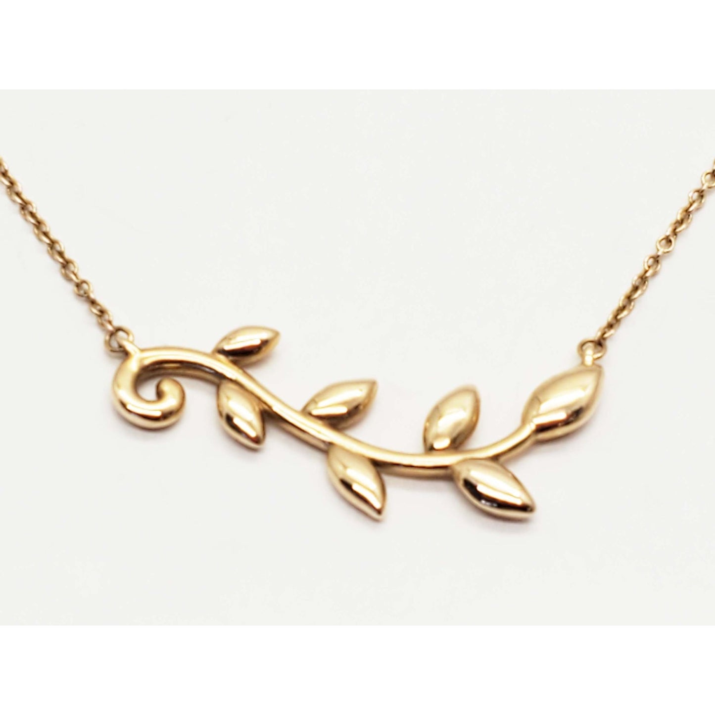Tiffany & Co Paloma Picasso Designer Olive Leaf Vine Pendant Necklace 18k Gold