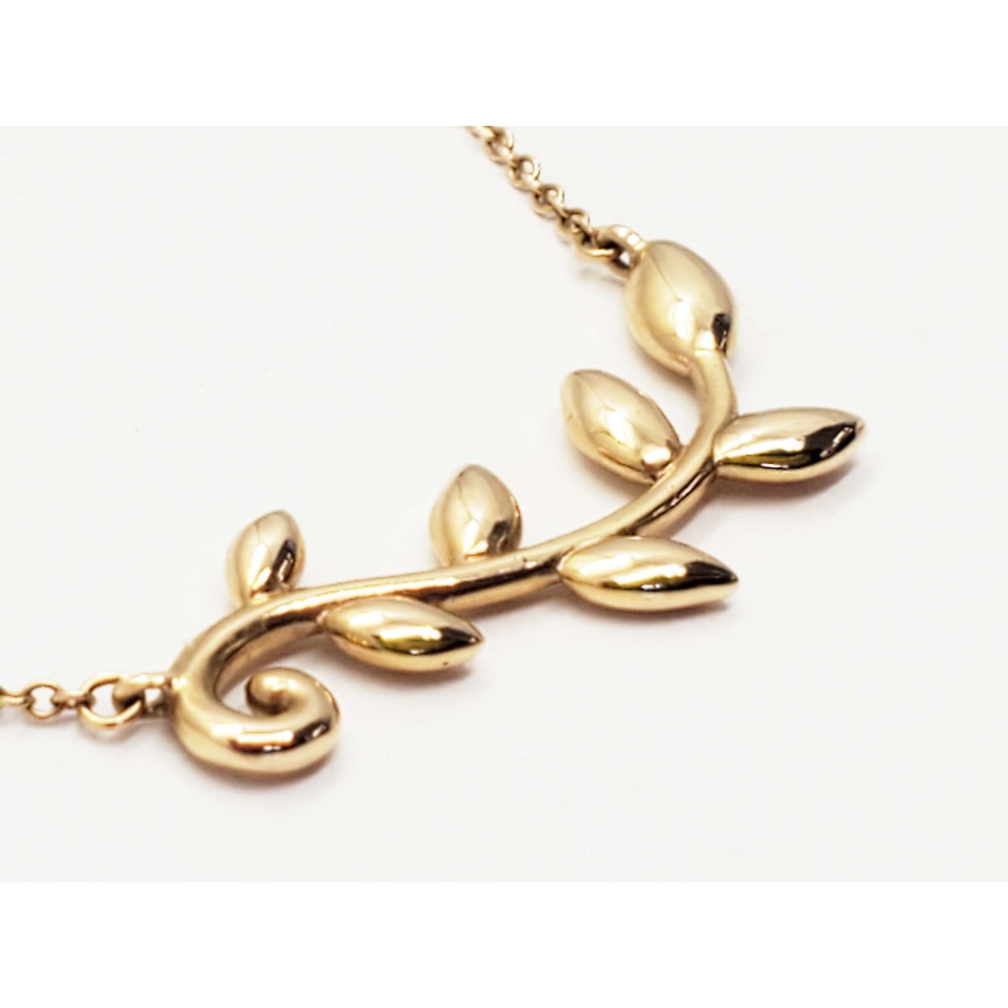 Tiffany & Co Paloma Picasso Designer Olive Leaf Vine Pendant Necklace 18k Gold