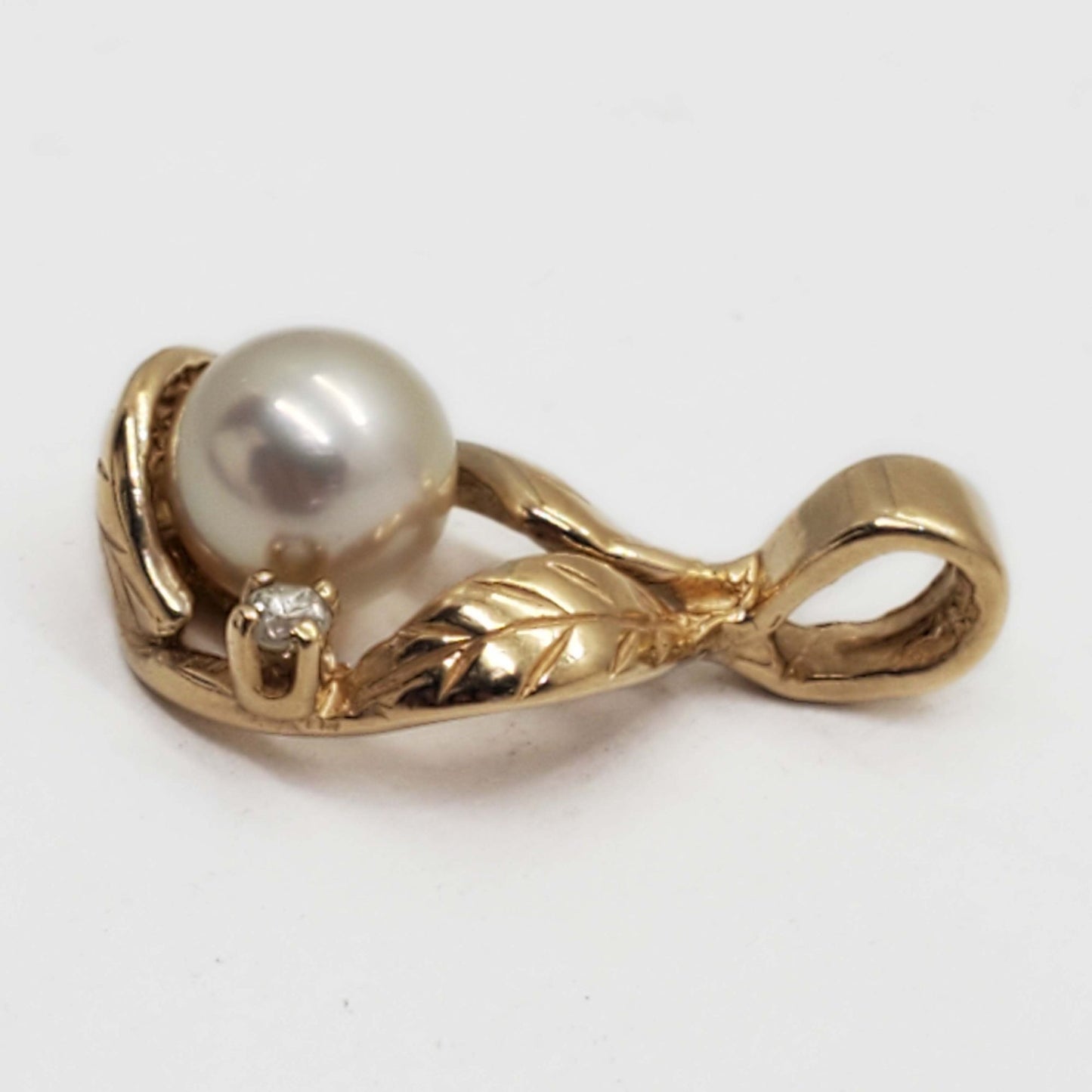 Sultan Na Hoku 6mm Akoya Pearl Leaves Motif Pendant 14k Gold