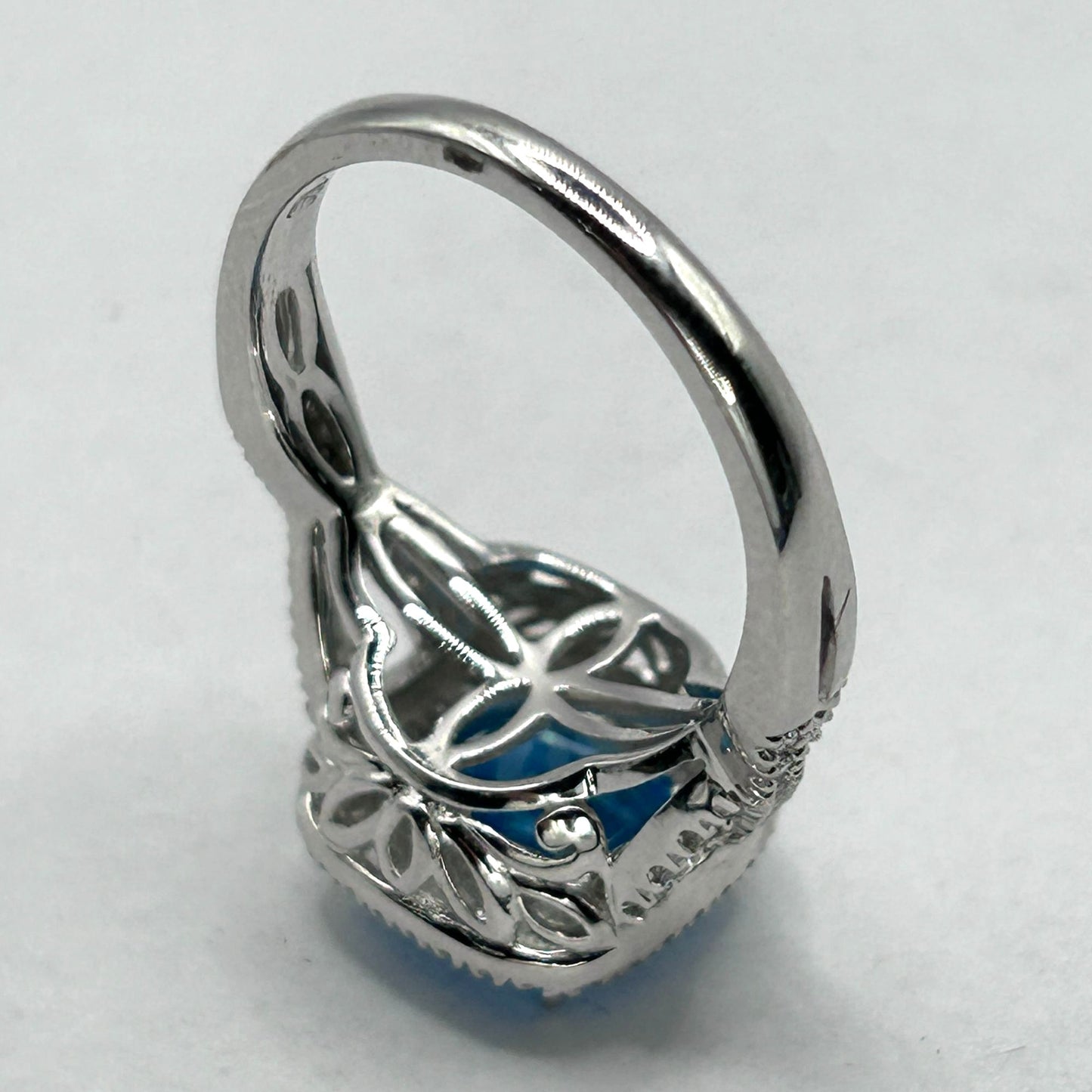 14k White Gold .17ctw VS2, I Diamond & Blue Topaz Split Shank Ring - Size 7