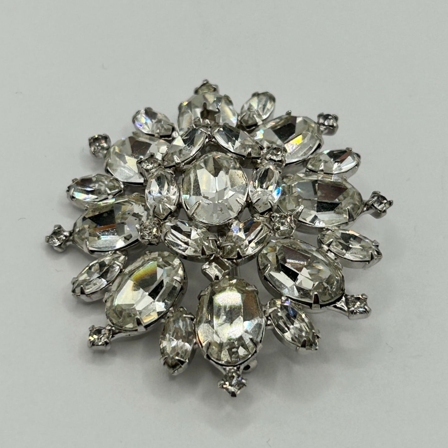 Vintage Weiss Rhinestone Brooch Pin