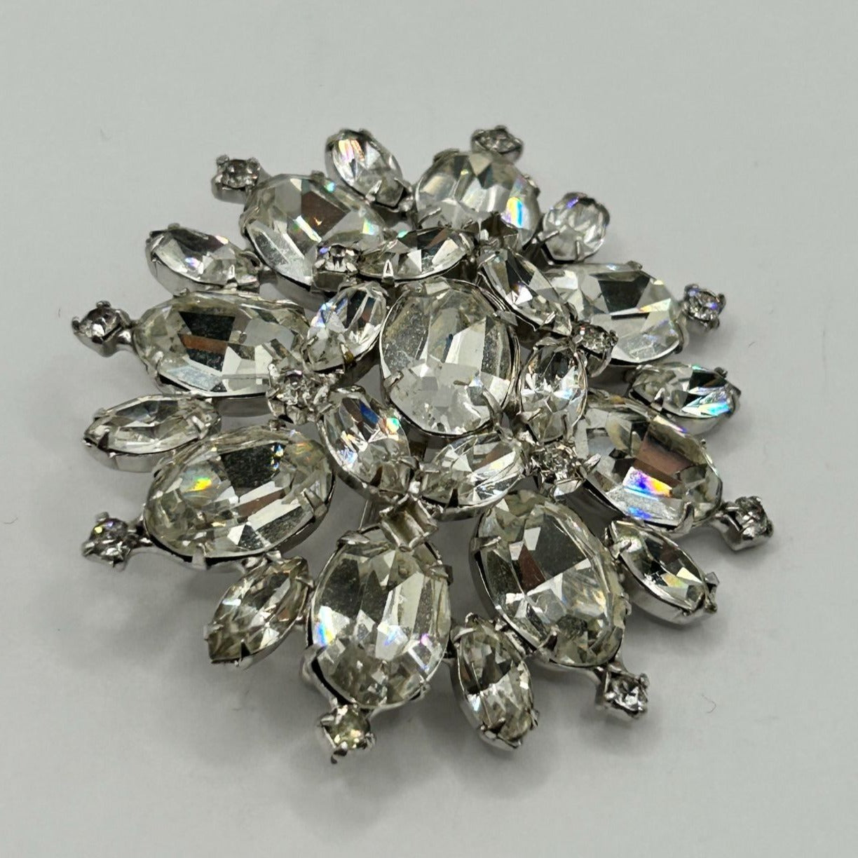 Vintage Weiss Rhinestone Brooch Pin