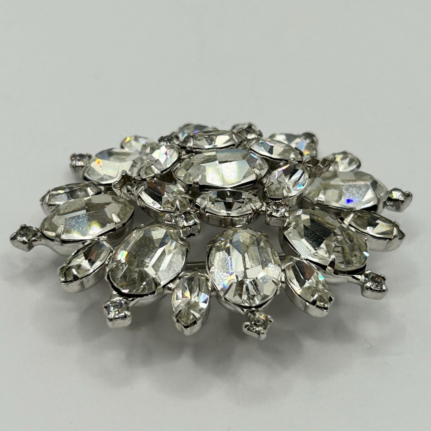 Vintage Weiss Rhinestone Brooch Pin