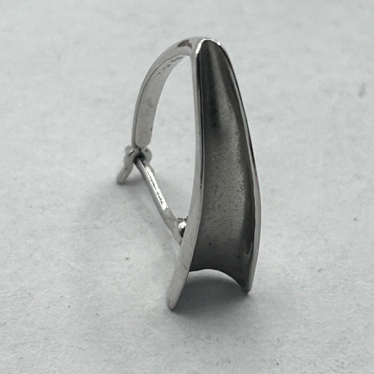 14k White Gold Tapered Concave V-Hoop Latch Back Earrings