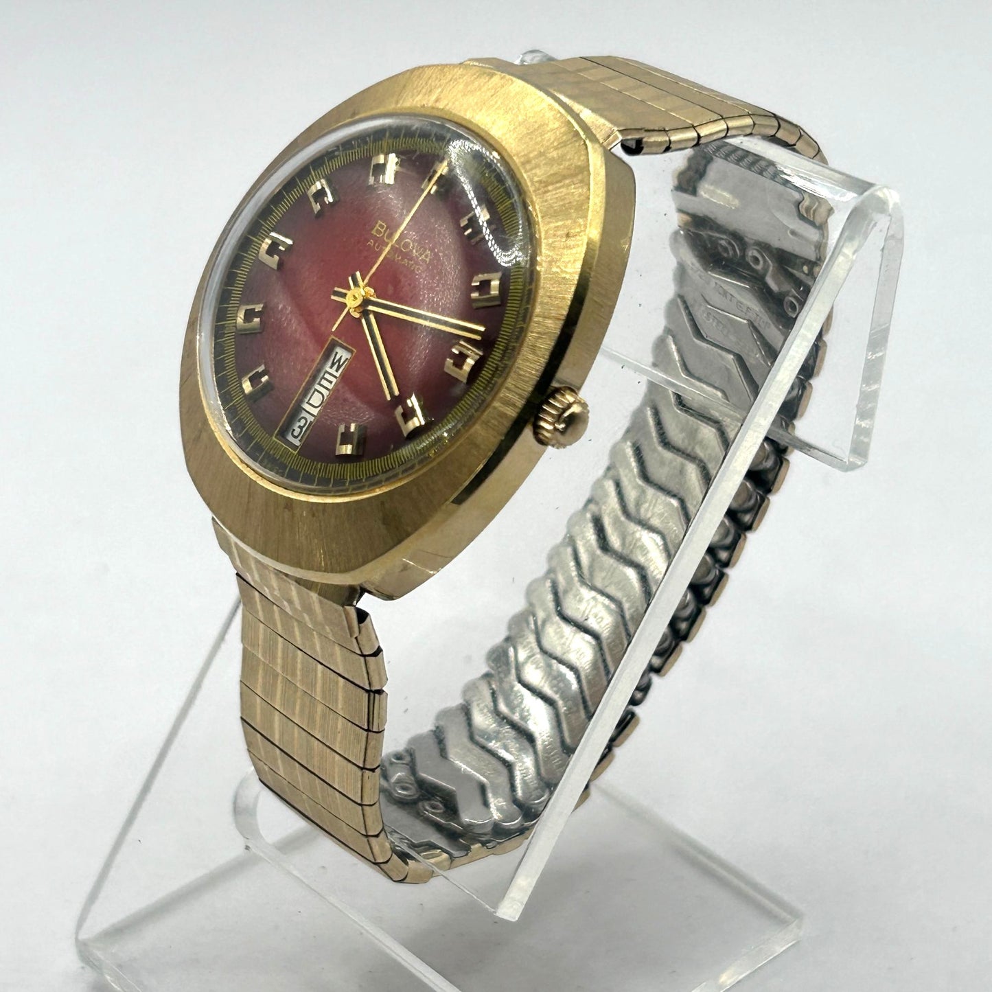 Men's Bulova 17J 1973 Clipper Red Vertical Day Date Vintage N3 1973 - RUNS