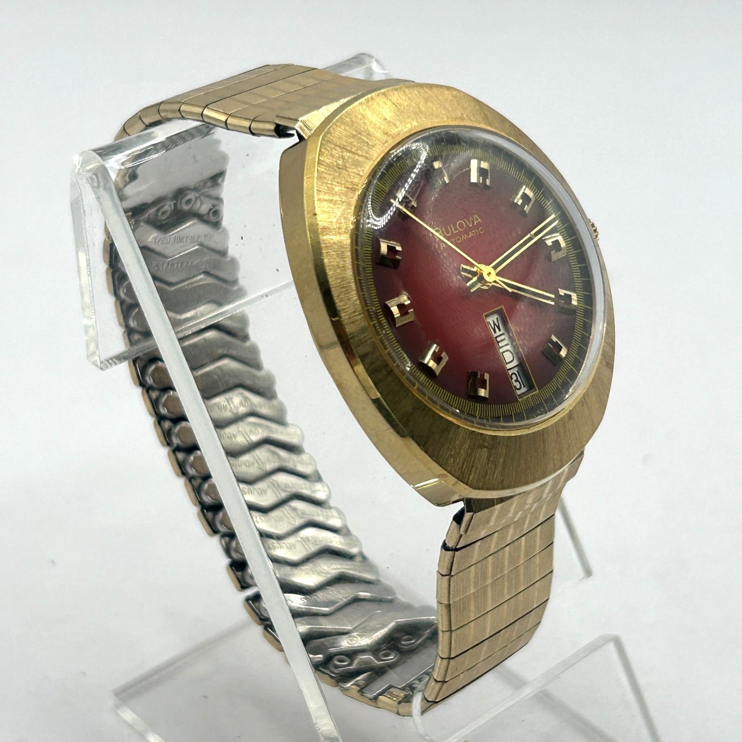 Men's Bulova 17J 1973 Clipper Red Vertical Day Date Vintage N3 1973 - RUNS