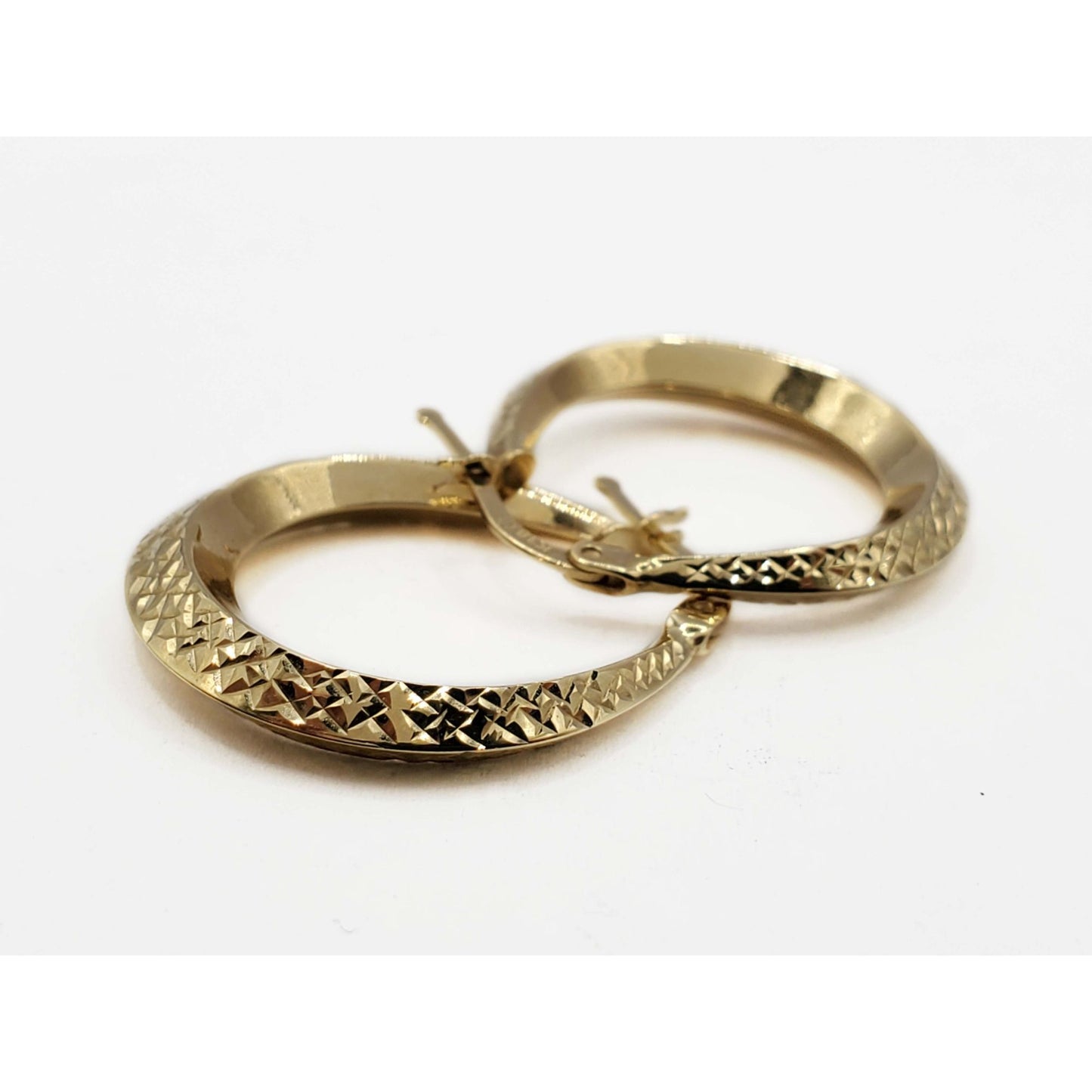 Knife-Edge Dia-Cut Polished Hoop Earrings 18k Gold