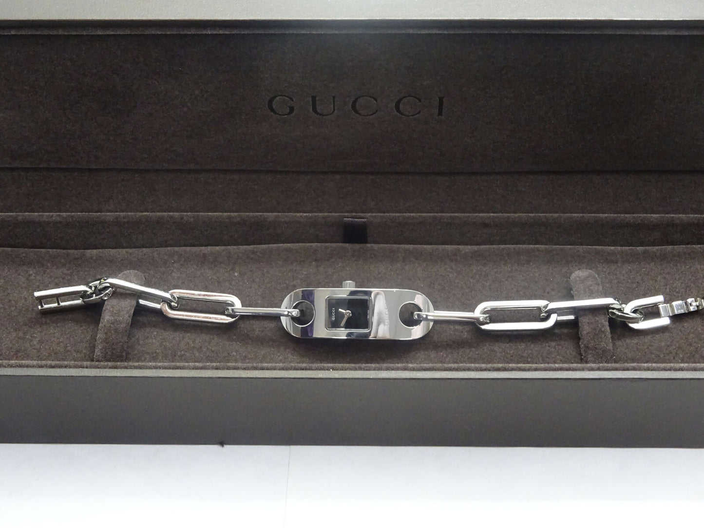 Gucci Designer Ladies Wristwatch 6100L Stainless Steel