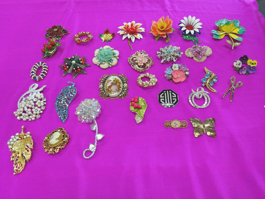 Huge Lot 30 Antique Brooches Pins Weiss Staffordshire Cara Trifari LC Selini W