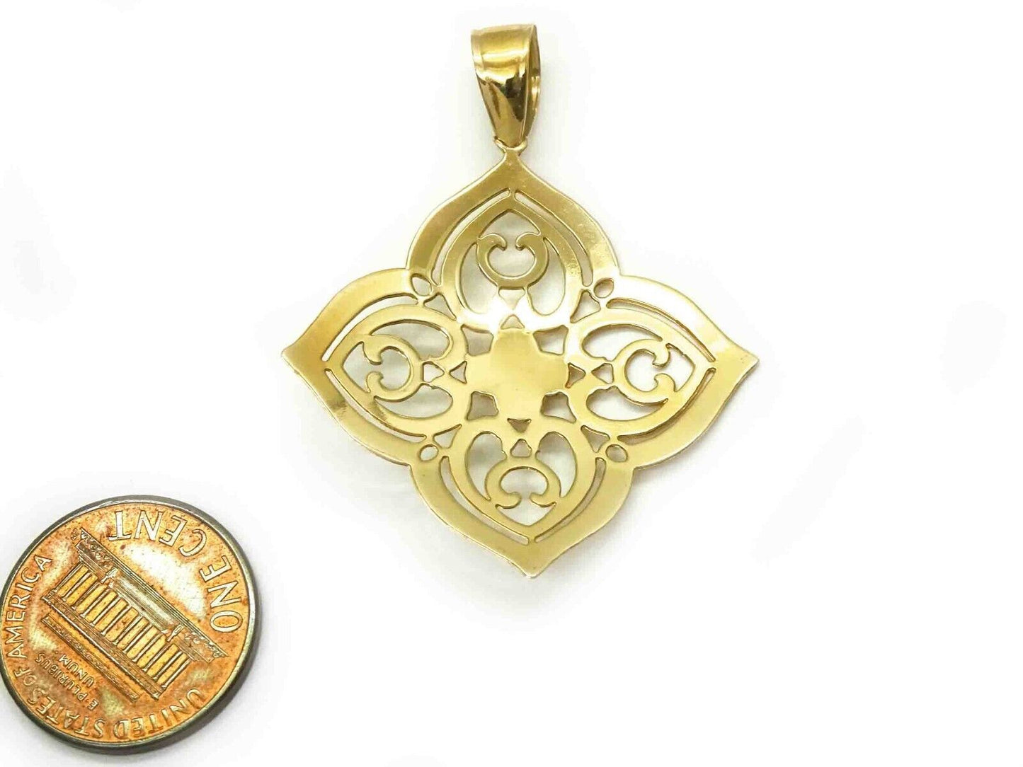 Light Quatrefoil Design Open Filigree Pendant 14k Gold