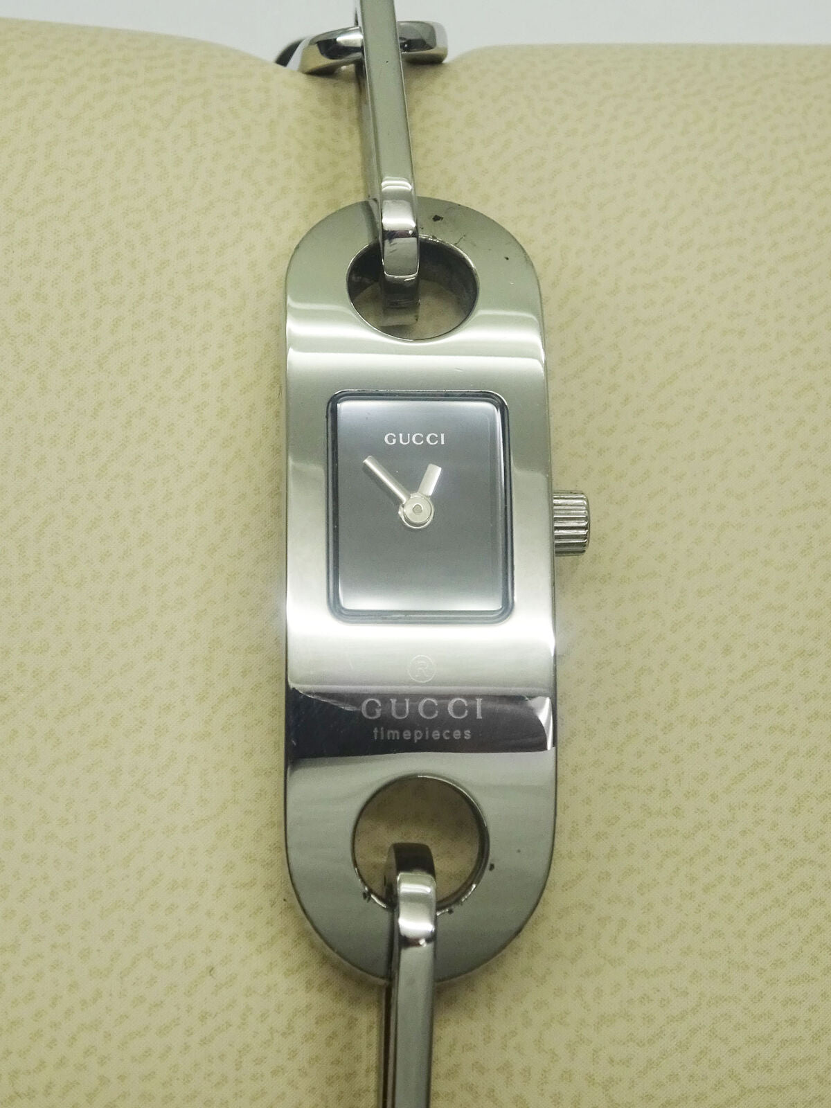 Gucci Designer Ladies Wristwatch 6100L Stainless Steel