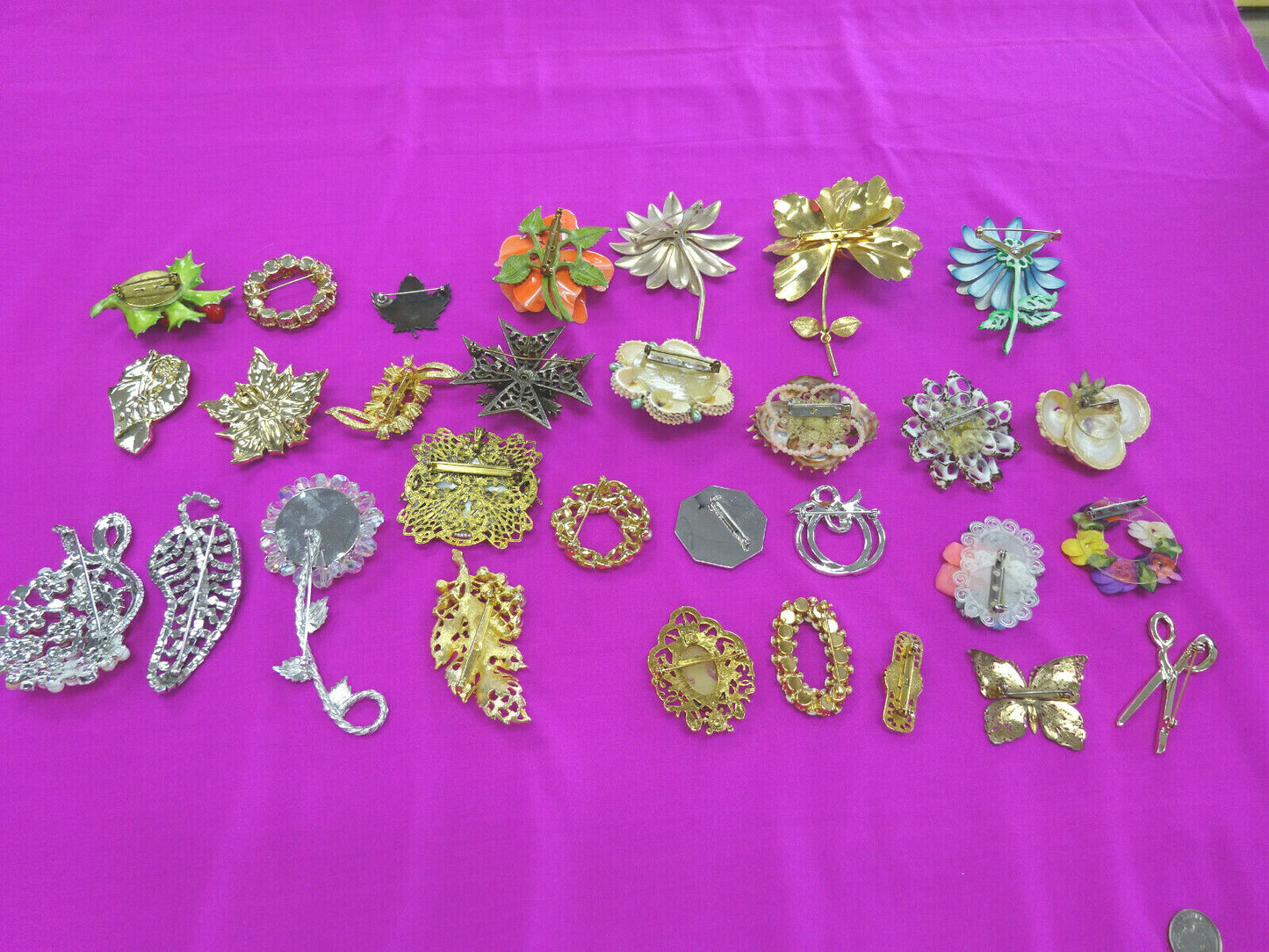 Huge Lot 30 Antique Brooches Pins Weiss Staffordshire Cara Trifari LC Selini W