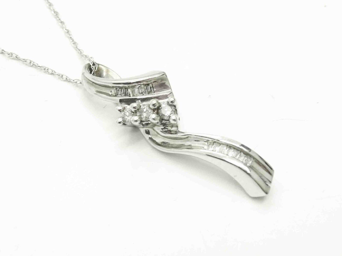 0.20ct tw Diamond Twist Ribbon Design Pendant Necklace 10k White Gold