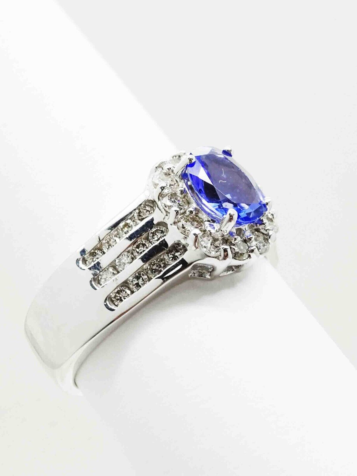 LeVian 2.00ct tw Oval Tanzanite & Diamond Ring 18k White Gold Size 9.75