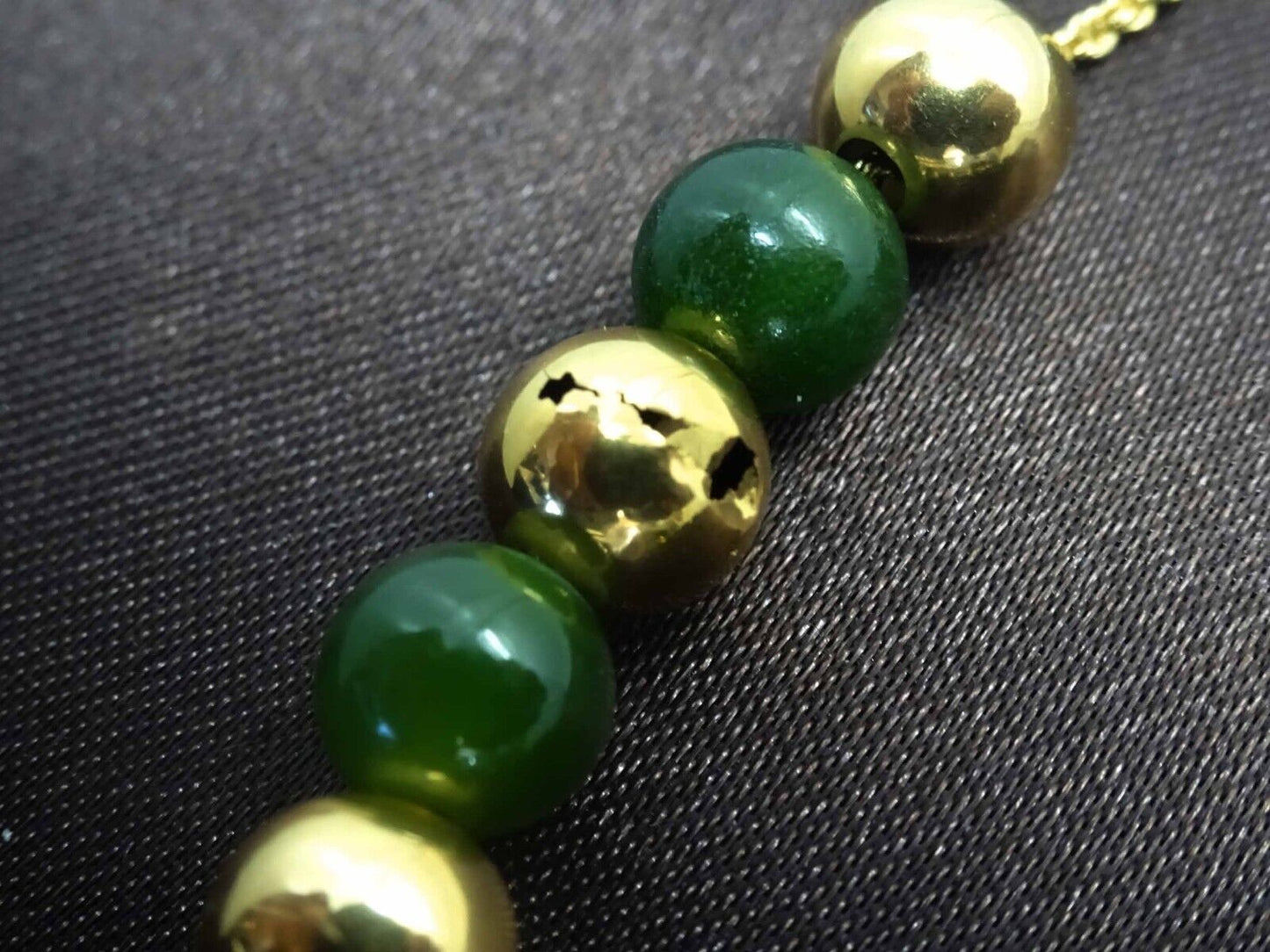 6.5mm Nephrite Jade & Hollow Gold Floating Bead Necklace 14k Gold As Is