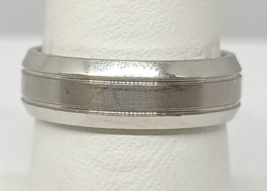 Helzberg Signature Palladium Knife Edge Wedding Band Size 6.5, 6mm