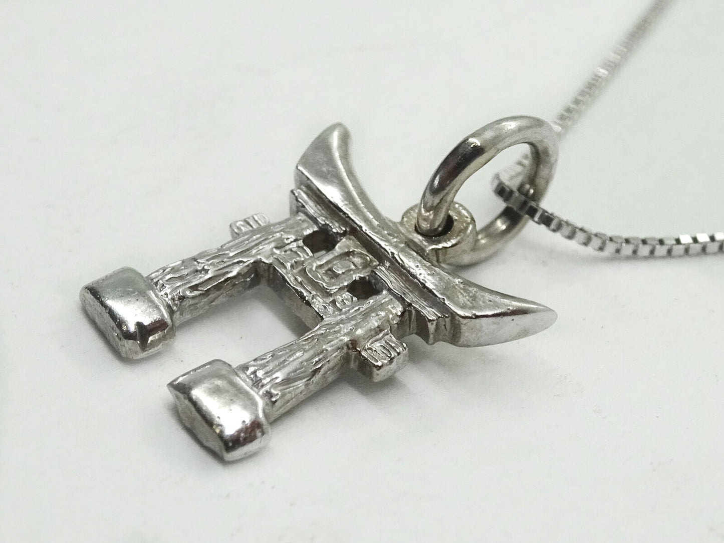 Shrine Gate Pendant Charm Chain Necklace 14k White Gold 18.5"