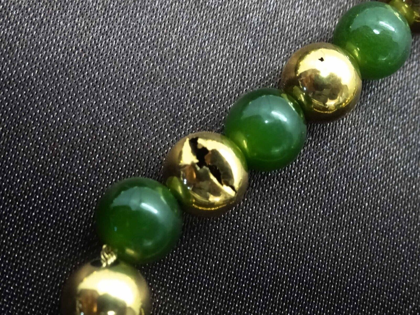 6.5mm Nephrite Jade & Hollow Gold Floating Bead Necklace 14k Gold As Is